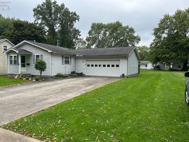 Property Photo:  47 Vinewood Avenue  OH 44857 