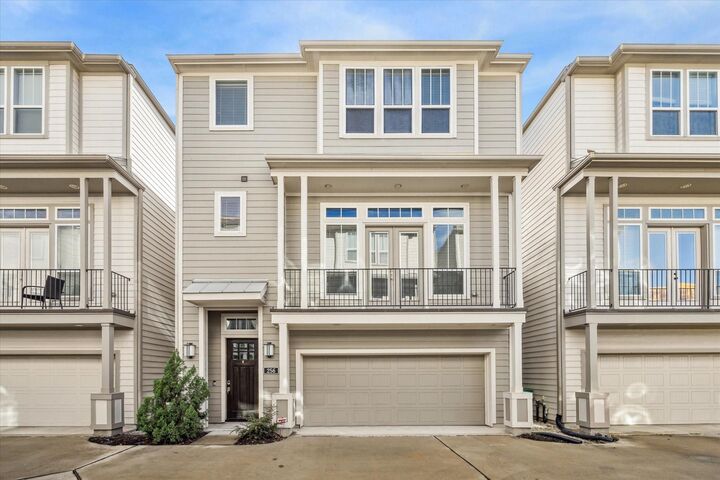 Property Photo:  256 W 28th Street  TX 77008 