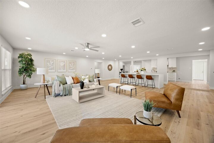 Property Photo: 6034 Willowbend Boulevard TX 77096