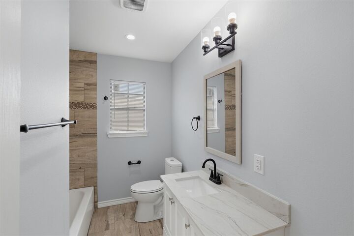Property Photo: 4926 Edfield Street TX 77033