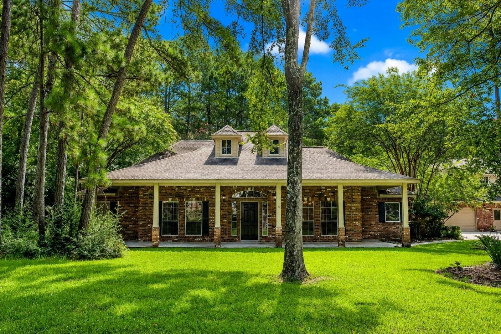 Property Photo: 10034 Crestwater Circle TX 77354