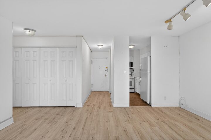 Property Photo:  135 Montgomery St 18C  NJ 07302 