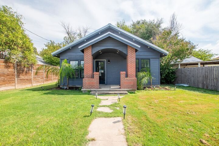Property Photo: 207 S Chestnut St Street TX 76550