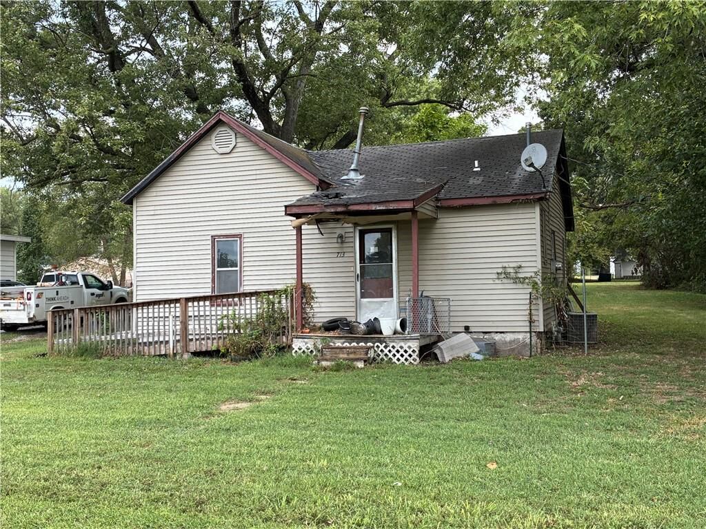 Property Photo:  713 E Jefferson Street  MO 64788 
