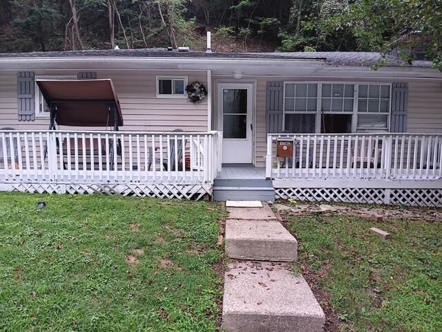 Property Photo:  1762 Poplar St  OH 45662 