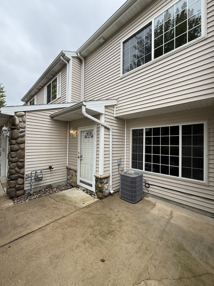 Property Photo: 3799 Village Run Drive 903 IA 50317