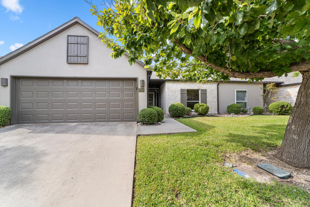 Property Photo:  1012 Edinburgh  TX 78028 