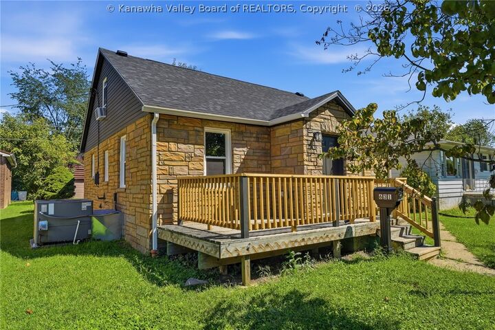 Property Photo: 631 Chestnut Street WV 25530