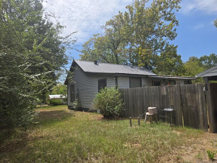 Property Photo: 109 E Crews TX 75684