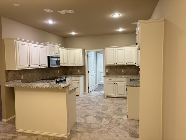Property Photo: 835 Avenue S TX 79363