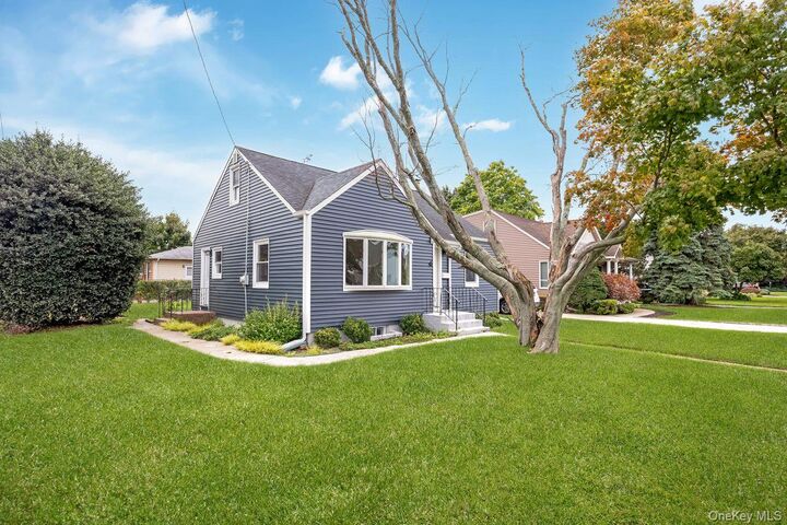 Property Photo: 4 Sutton Court NY 11795