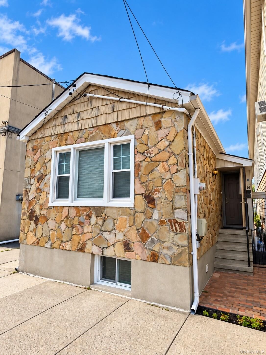 Property Photo:  14 Balfour Street  NY 10305 