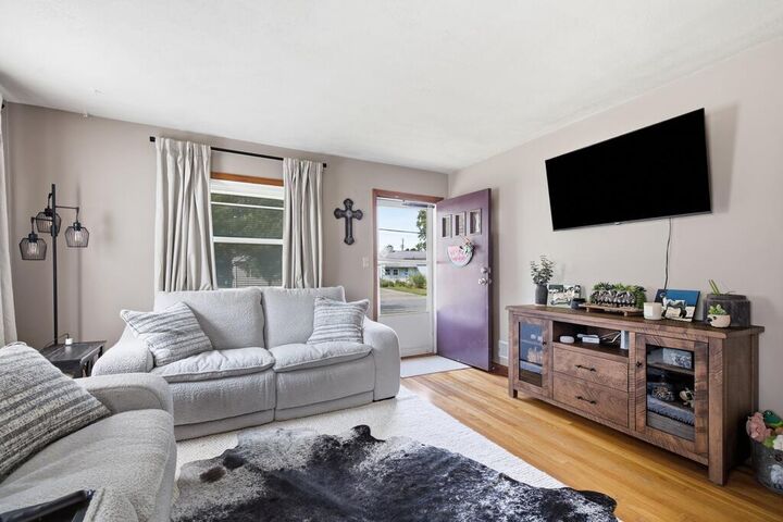 Property Photo:  717 Smith Rd  OH 44805 