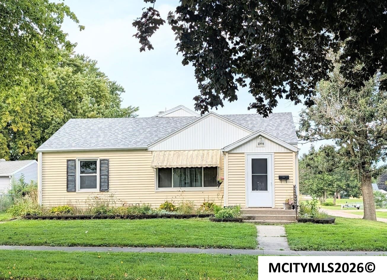 Property Photo:  516 10th NW  IA 50401 