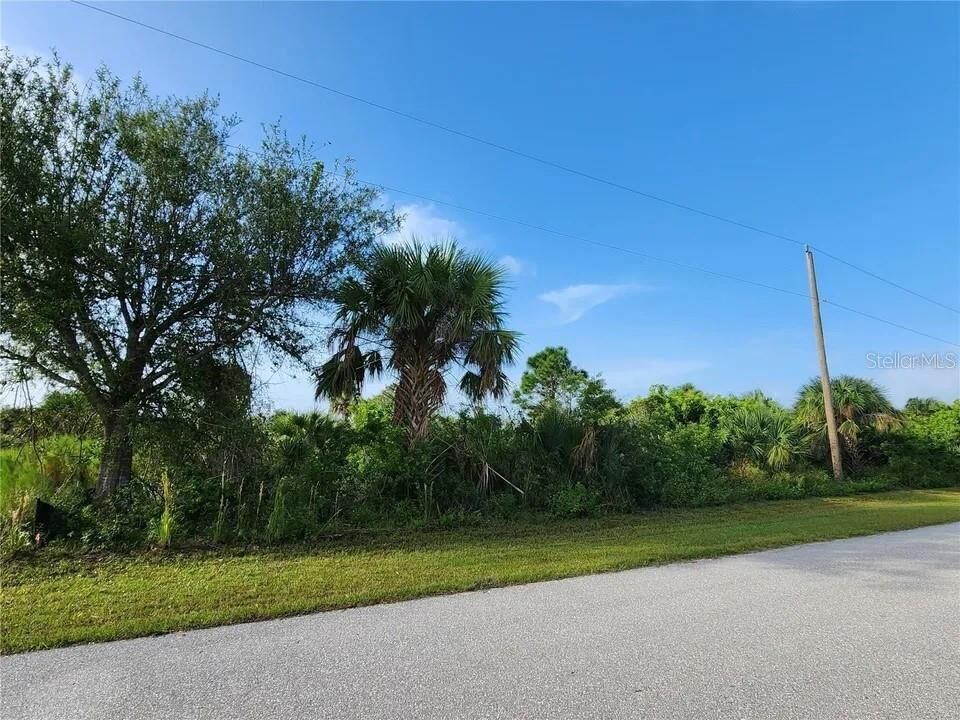 Property Photo: 12111 Van Gough Avenue FL 33981