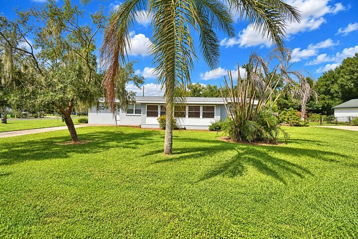 Property Photo:  1325 Lake Shipp Dr N  FL 33880 