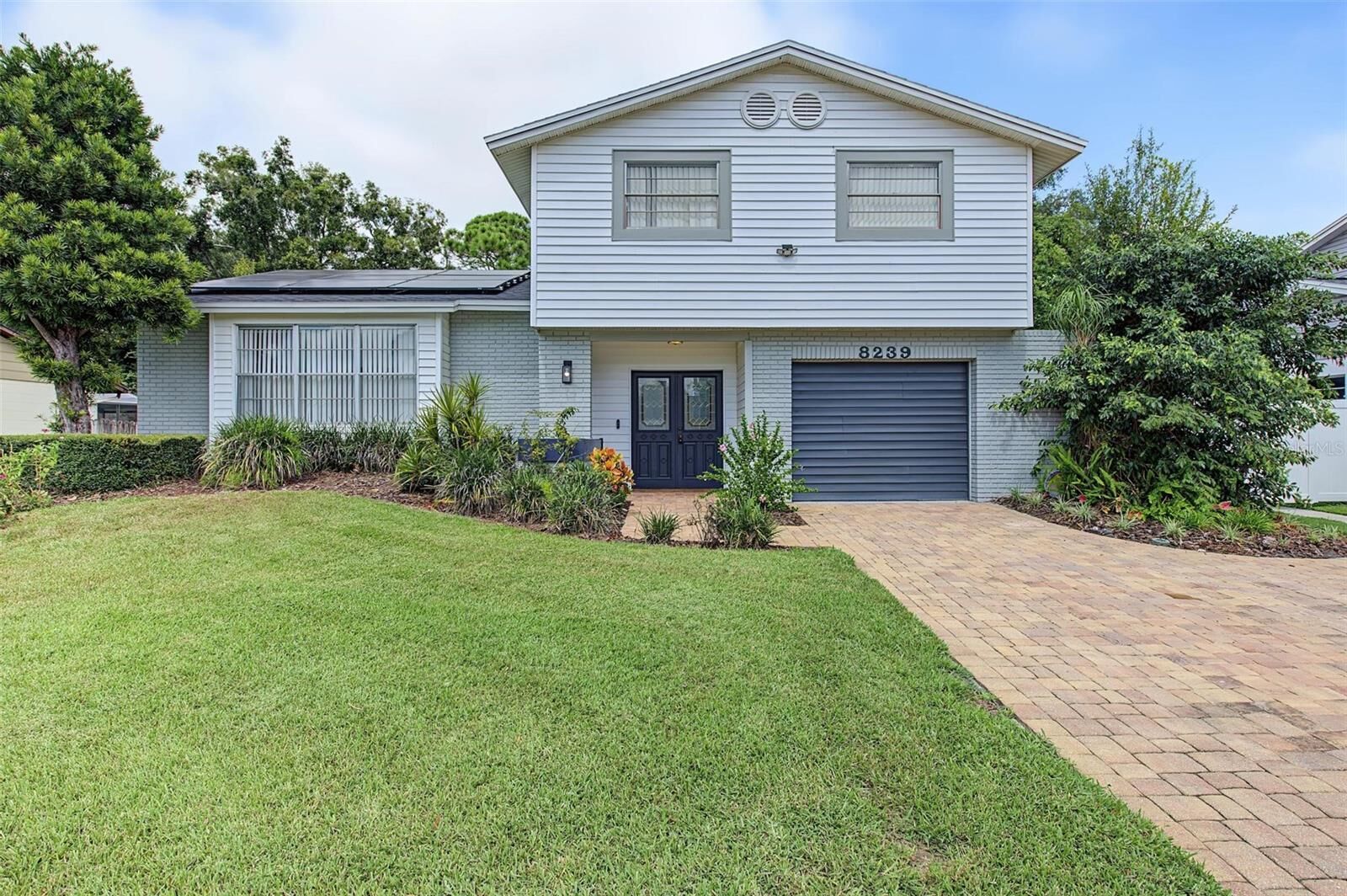 Property Photo: 8239 Vassar Circle FL 33634