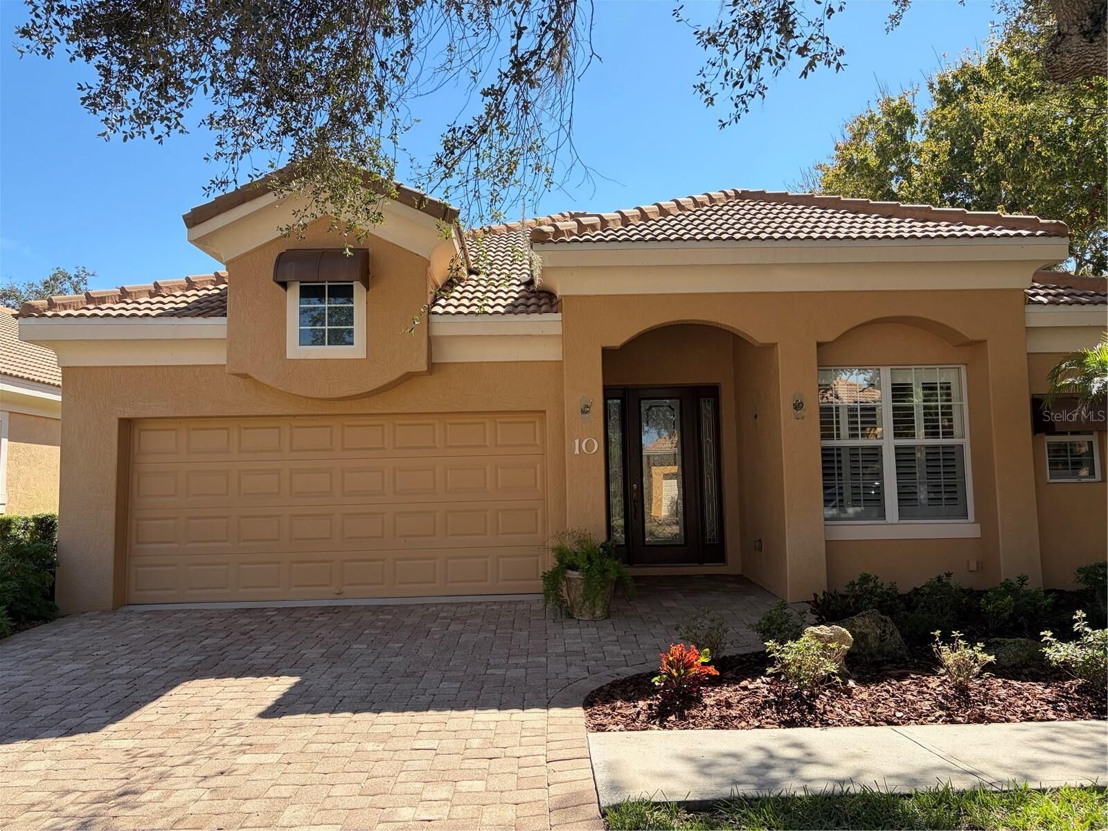 Property Photo: 10 Lakeside Way N FL 32137