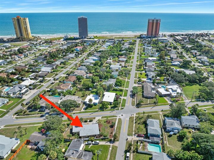 Property Photo:  2001 N Oleander Avenue  FL 32118 