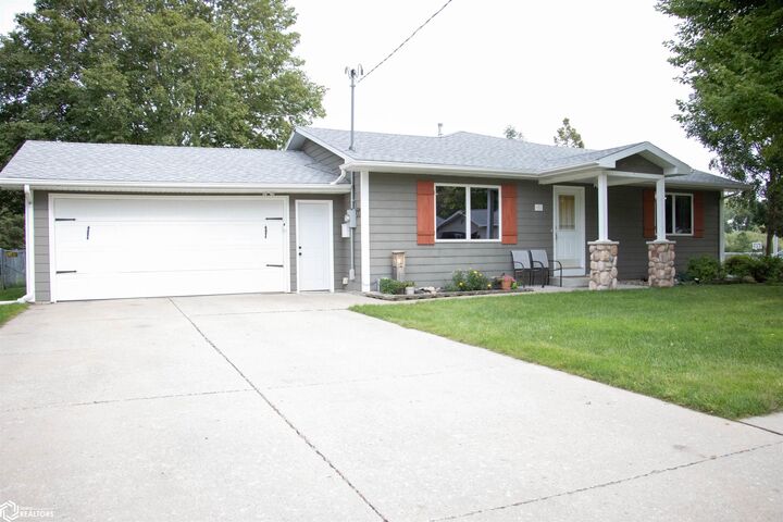 Property Photo: 902 S 12th Street IA 50428