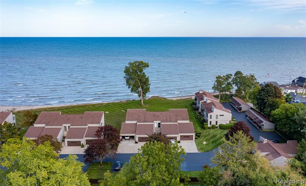 Property Photo:  7214 2nd Street  MI 48059 1903 
