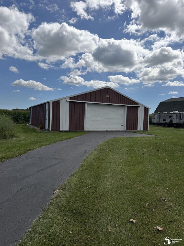 Property Photo: 1011 Strasburg Road MI 48161