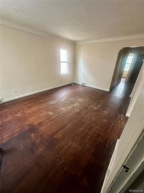 Property Photo:  19386 Waltham Street  MI 48205 2125 