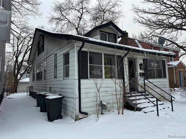 Property Photo: 293 Fielding Street MI 48220 2771