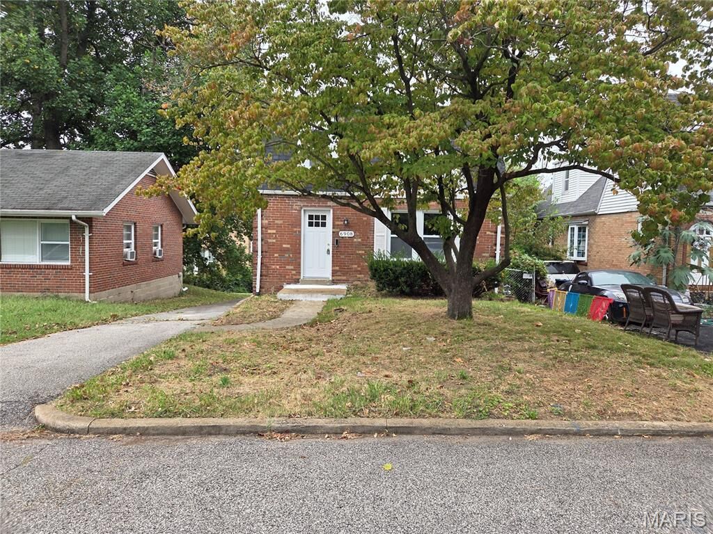 Property Photo: 6908 Alberici Avenue MO 63121