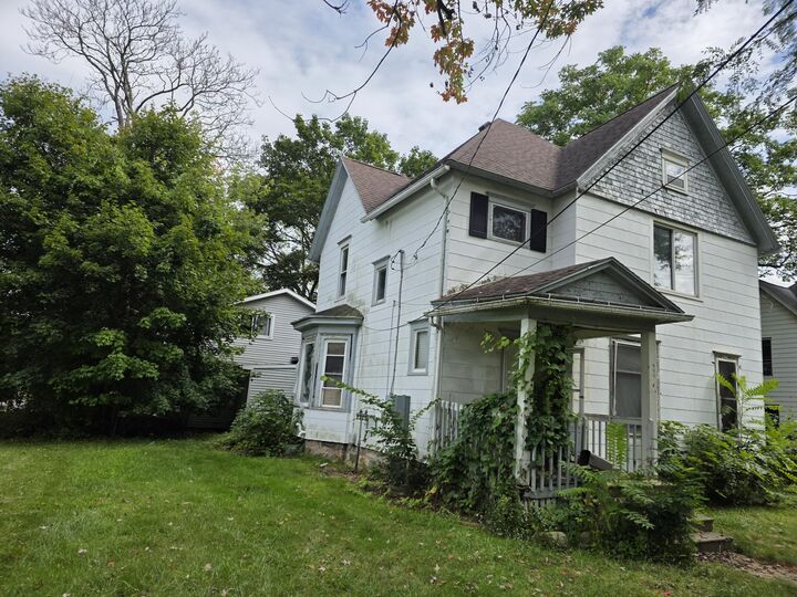 Property Photo:  943 Chittock Avenue  MI 49203 