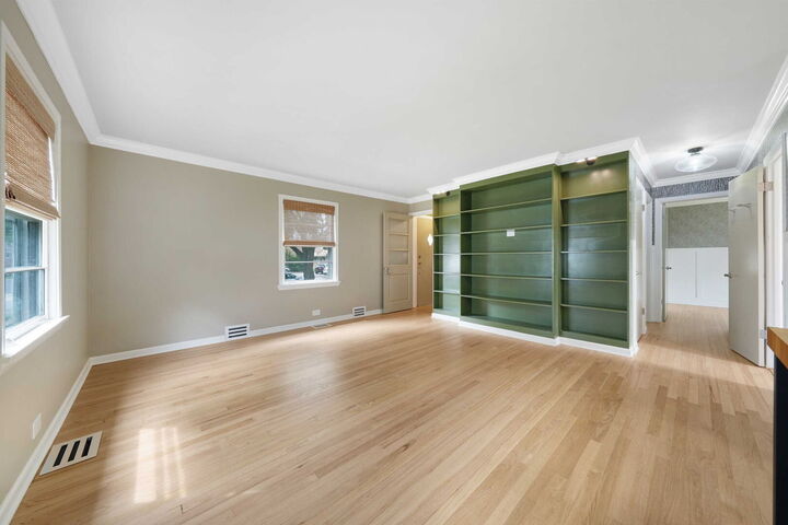 Property Photo:  507 W Wesley Street 1  IL 60187 