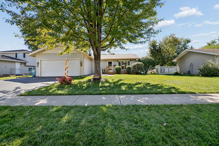 Property Photo:  25 Emery Drive  IL 60914 