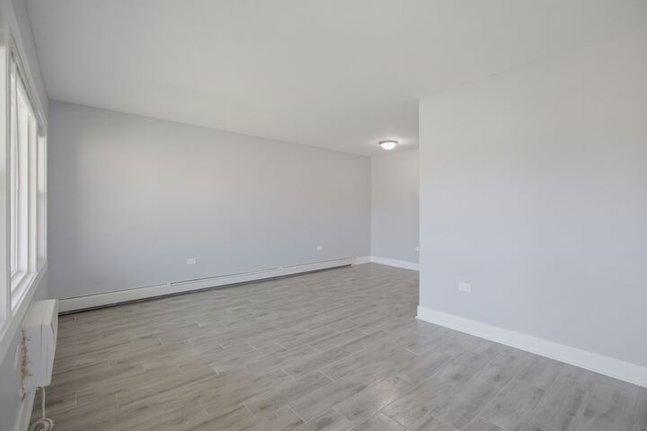 Property Photo:  2537 E 83rd Street 206  IL 60617 