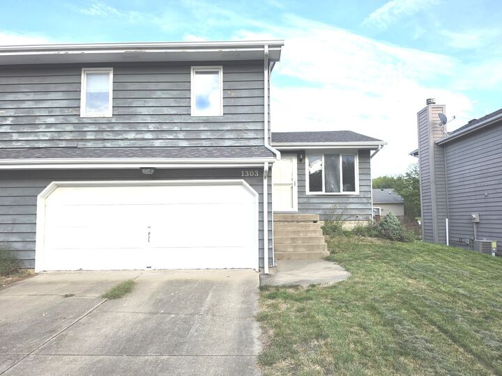 Property Photo:  1303 Cadwell Drive  IL 61704 