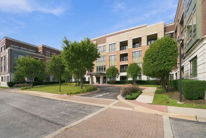 Property Photo:  1000 Village Center Drive 410  IL 60527 