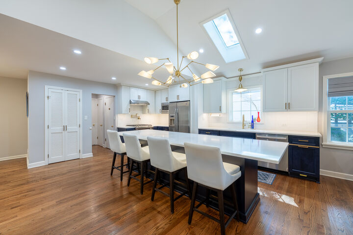 Property Photo: 1032 Vernon Avenue IL 60068