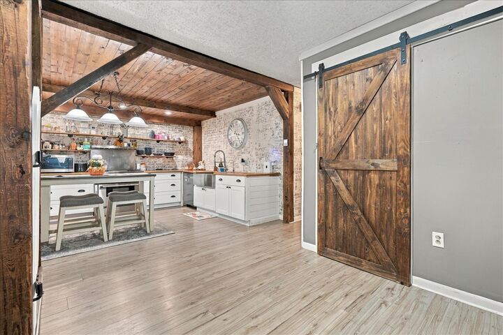Property Photo:  2898 County Road 1400 N  IL 61738 