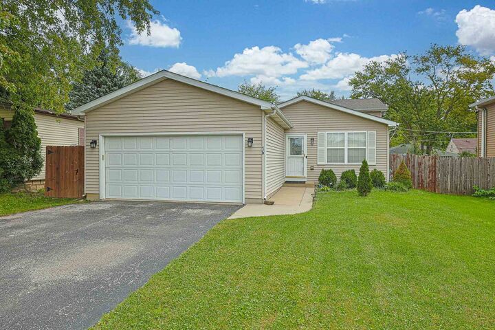 Property Photo: 15 N Frolic Avenue IL 60085