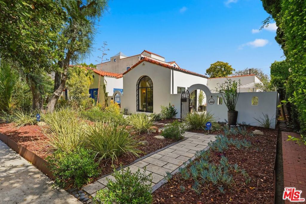 Property Photo:  860 S Mullen Avenue  CA 90005 