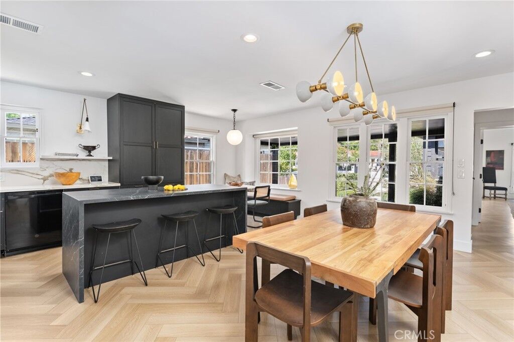 Property Photo:  11110 Landale Street  CA 91602 