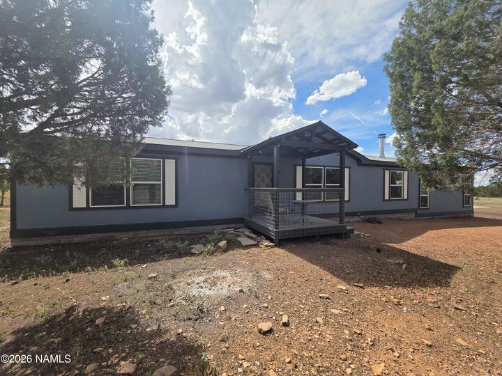 Property Photo: 714 W Grand Boulevard AZ 86046