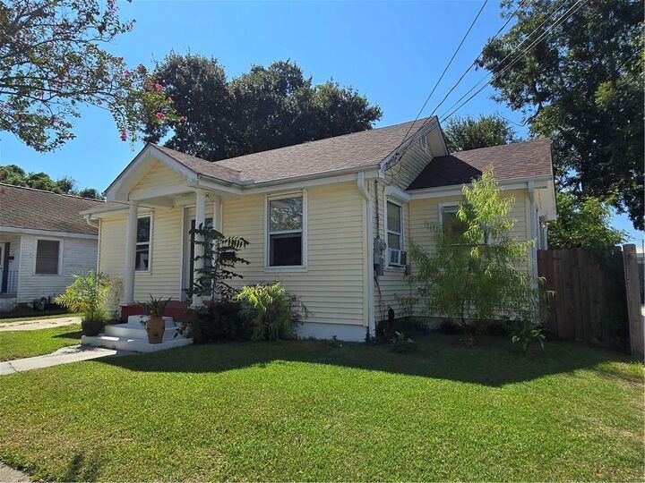 Property Photo:  200 Claiborne Court  LA 70121 