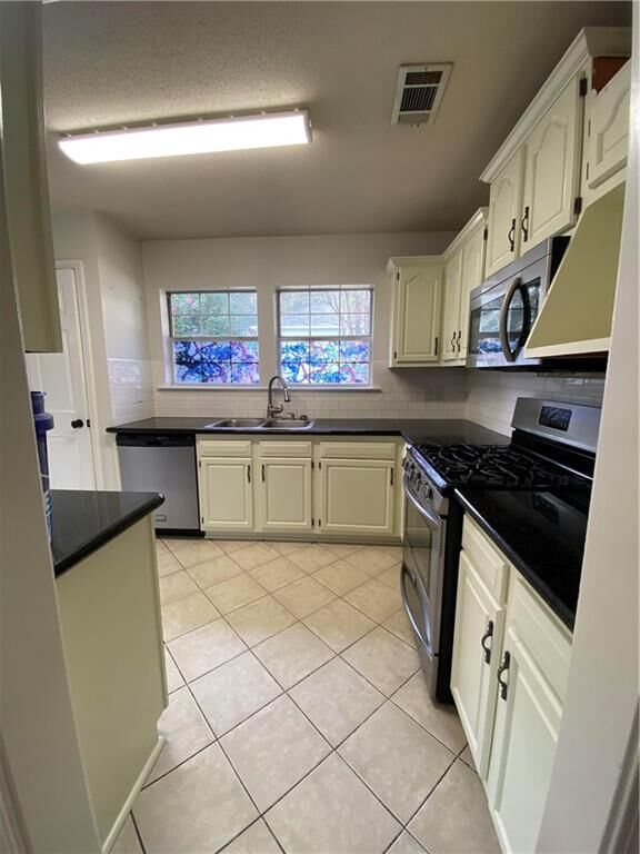 Property Photo:  200 Beech Street  LA 70433 