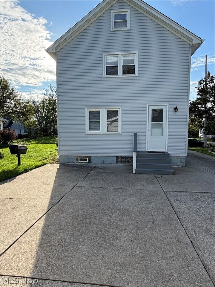 Property Photo:  717 McKinley Avenue  OH 44146 