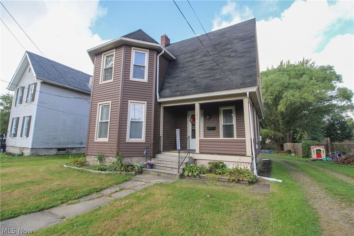 Property Photo:  146 Charles Avenue SE  OH 44483 