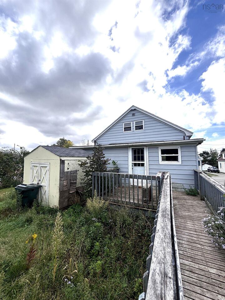 Property Photo:  135 Maloney Street, Sydney Ns, B1n 2C7 Street  NS B1N 2C7 