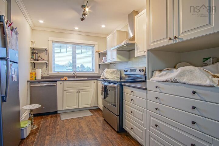Property Photo:  4 Little Fox Court  NS B4N 5R3 