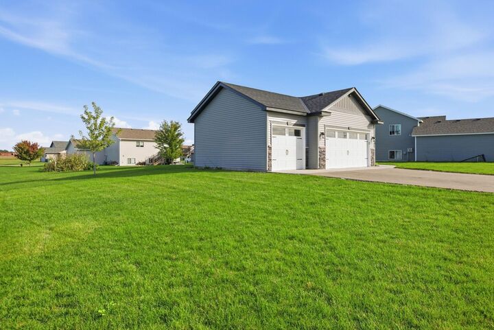 Property Photo:  805 2 1/2 Avenue SW  MN 56367 