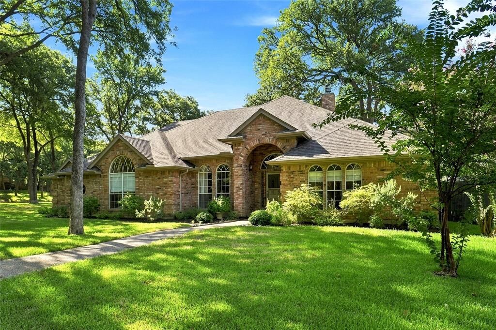 Property Photo: 1630 Kingsmill Court TX 76248