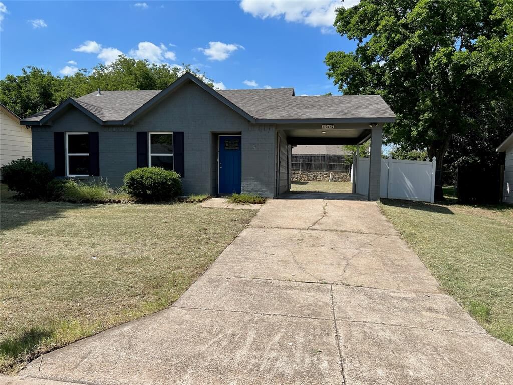 Property Photo: 2457 Sweetwood Drive TX 76131